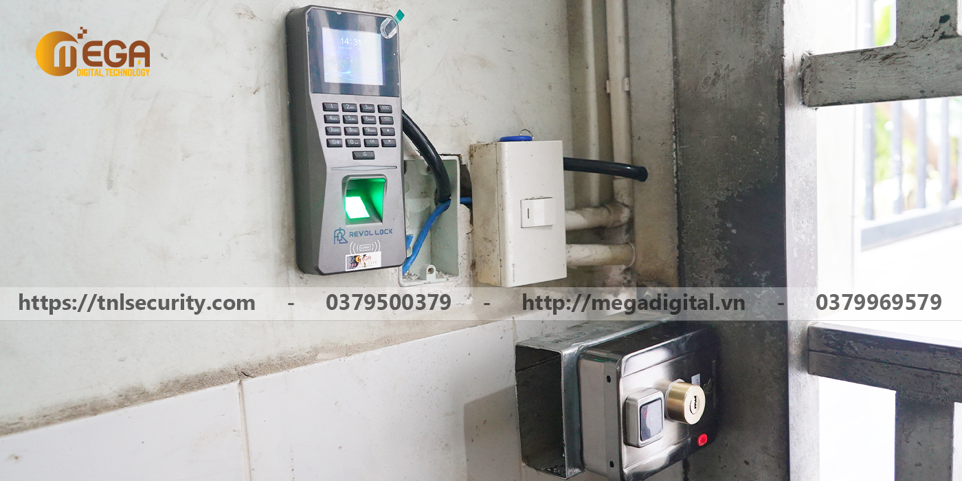 Cong-trinh-lap-khoa-van-tay-ngoai-troi-cho-cong-sat-nha-tro-tai-Quan-9